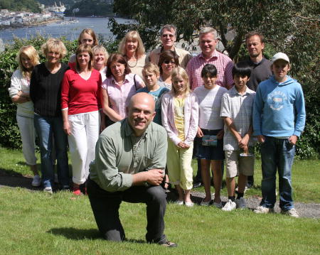 Keith Foster deltar i språkresan för både föräldrar och barn i Cornwall på engelska sydkusten. Foto: Mika Ojanen/SVT