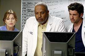 Ellen Pompeo som Meredith Grey, James Pickens Jr som Richard Webber och Patrick Dempsey som Derek Shepherd. foto disney