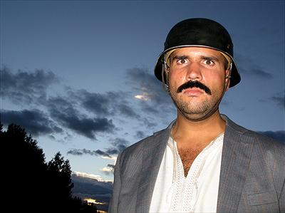 Fredrik Eddari som Abu Hassan. Foto: Mark Vuori/Kanal 5